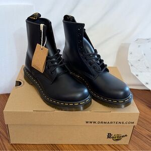Dr. Martens 1460 Women’s Smooth Leather Lace Up Boots, Size 6, Black